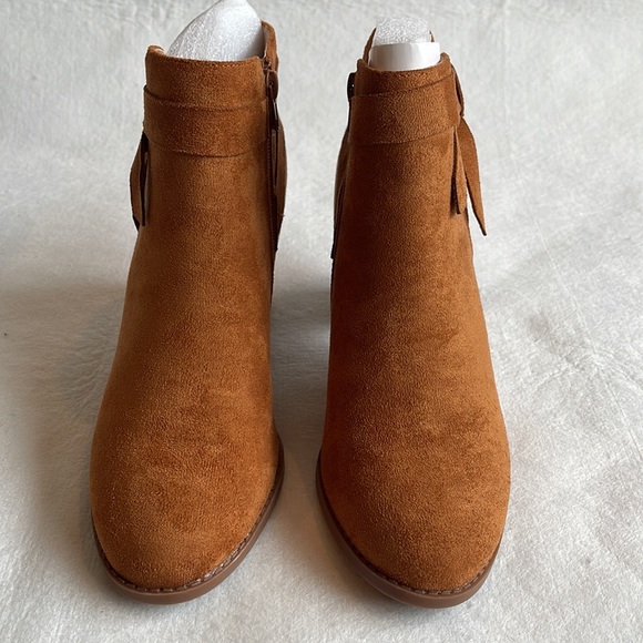 NWT PiePieBuy Tie Knot Chelsea Closed Toe Stacked Heel Booties - Picture 4 of 12